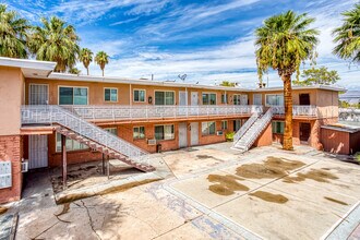 2101 Sunrise Ave in Las Vegas, NV - Building Photo - Primary Photo