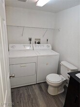260 Shadybrook Ln in Las Vegas, NV - Building Photo - Building Photo