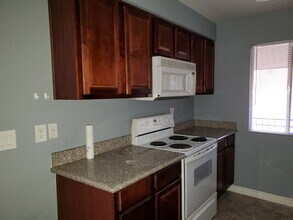 5060 Indian River Dr in Las Vegas, NV - Building Photo - Building Photo