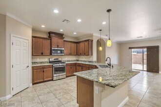 9090 Irish Elk Ave in Las Vegas, NV - Building Photo - Building Photo