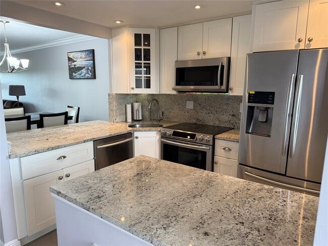 1319 E Hillsboro Blvd in Deerfield Beach, FL - Building Photo - Building Photo