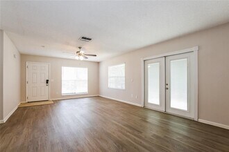 705 Woodlawn Dr in Winter Springs, FL - Foto de edificio - Building Photo