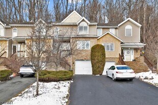 48 Edgefield Dr in Morris Plains, NJ - Building Photo