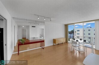 301 Croton Ave in Lantana, FL - Foto de edificio - Building Photo