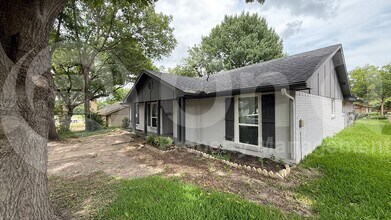 306 Wildbriar Dr in Garland, TX - Building Photo - Building Photo