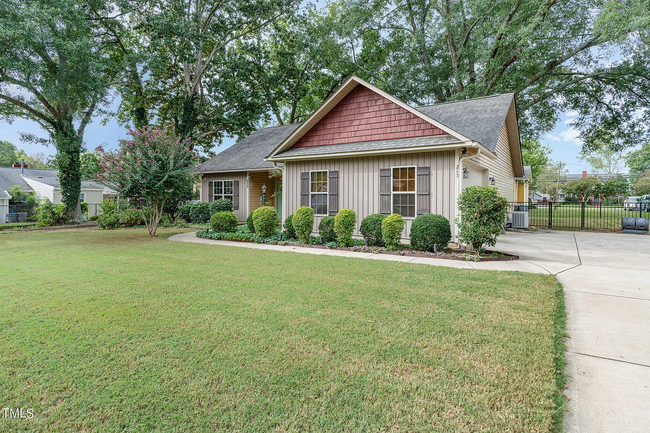 213 W Whitaker St in Clayton, NC - Building Photo - Building Photo