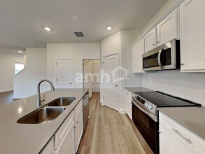 5998 Pinewood Ests Dr in St. Cloud, FL - Foto de edificio - Building Photo