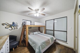 4126 San Jacinto Dr in Galveston, TX - Building Photo - Building Photo
