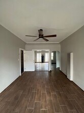 4145 GARTHWAITE AVE LLC in Los Angeles, CA - Foto de edificio - Interior Photo