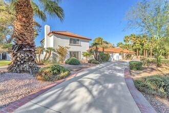 2868 Vista Del Sol Ave in Las Vegas, NV - Foto de edificio - Building Photo