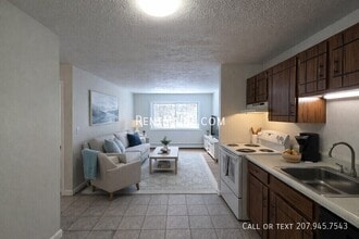 10 Tall Pines Dr, Unit 15 in Lewiston, ME - Foto de edificio - Building Photo