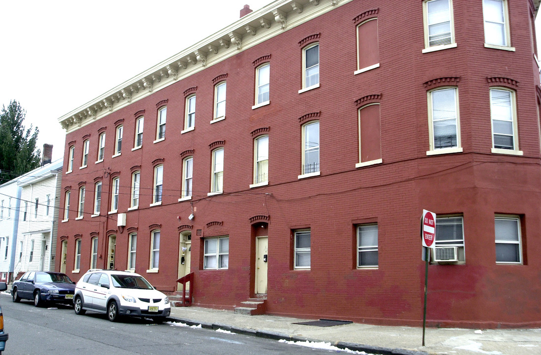 2-8 Chadwick St in Paterson, NJ - Building Photo