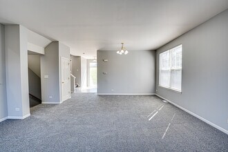 3379 Kentshire Cir in Aurora, IL - Building Photo - Building Photo