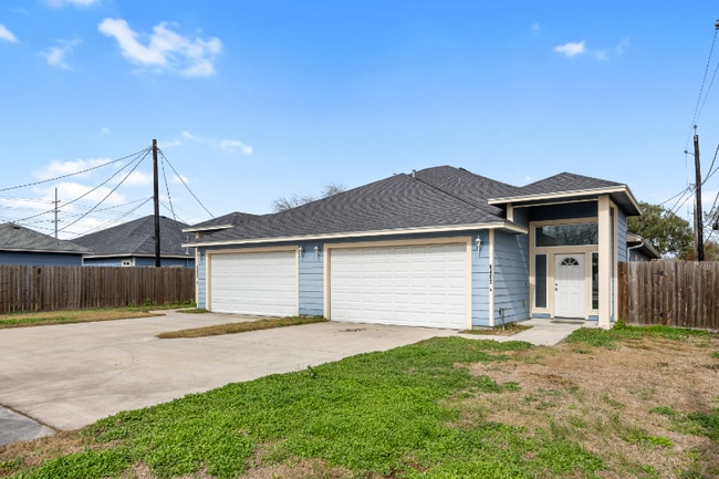 6402 Williams Dr in Corpus Christi, TX - Building Photo - Building Photo