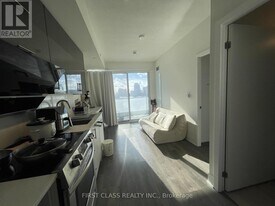 188 Fairview Mall Dr in Toronto, ON - Building Photo