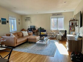 129 Charles St S, Unit 1 Apartamentos