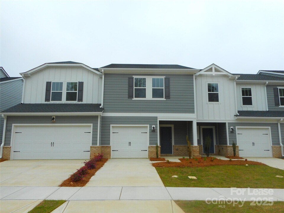 1610 Vlg Grv Ln in Monroe, NC - Building Photo
