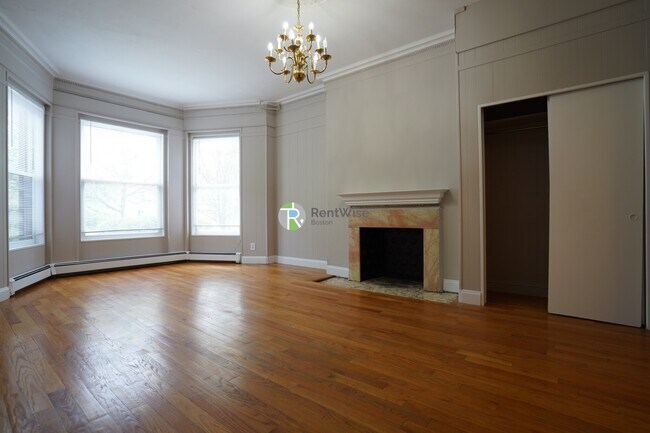 1055 Beacon St in Brookline, MA - Building Photo - Building Photo