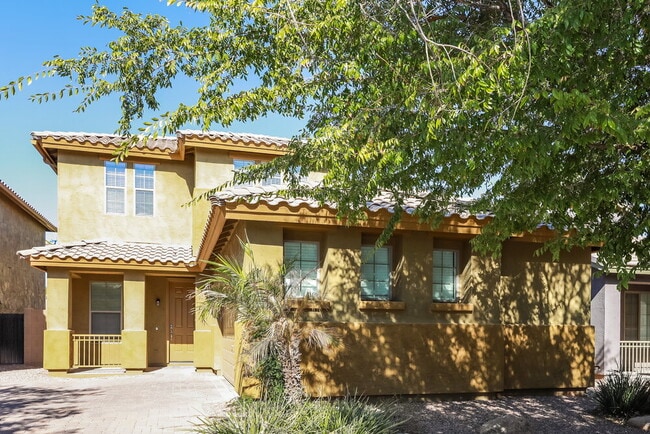 property at 3826 E Fairview St