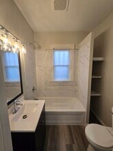 907 N Busey Ave in Urbana, IL - Foto de edificio - Building Photo