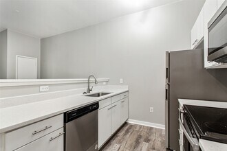 3015 Bryan St, Unit 1A in Dallas, TX - Building Photo - Building Photo