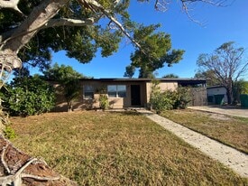 21995 Catherine Ave in Port Charlotte, FL - Building Photo