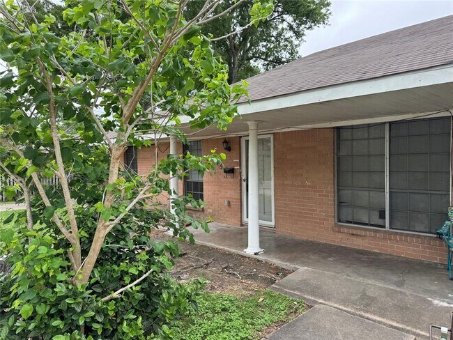 property at 609 Sunset Ln