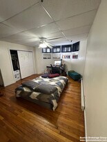 857 Beacon St, Unit B2 in Boston, MA - Building Photo