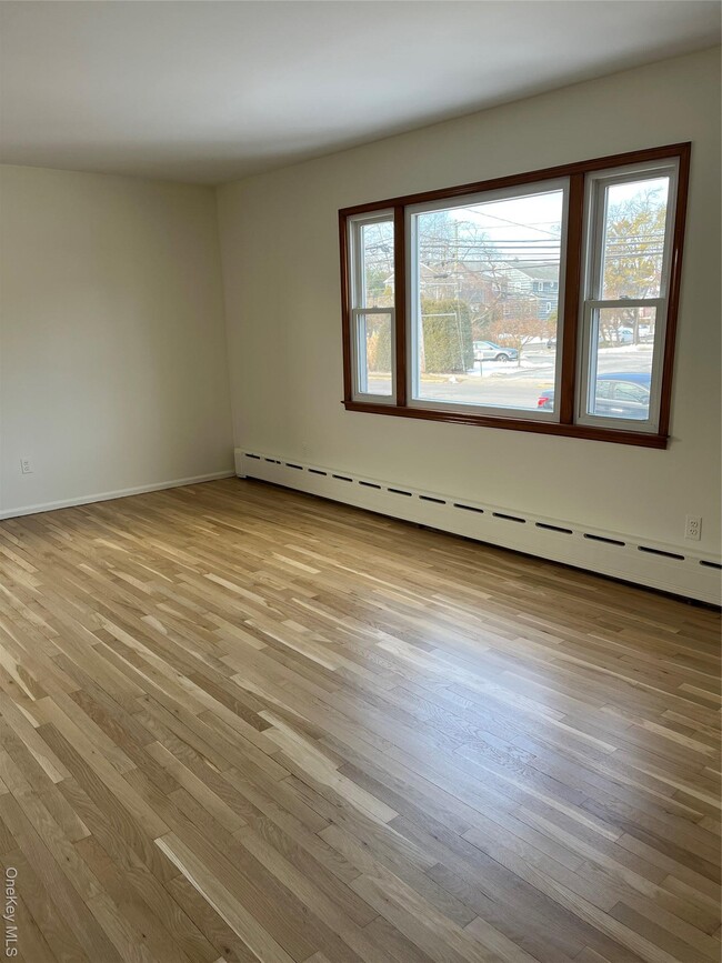 72 Bowman Ave in Rye Brook, NY - Building Photo - Building Photo