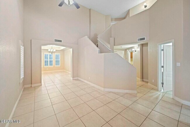 5572 Ignacio Frias Dr in El Paso, TX - Building Photo - Building Photo