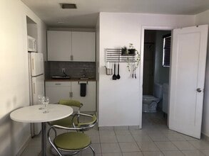 1736 SW 12th St, Unit 3 in Miami, FL - Building Photo - Building Photo