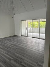 5904 Cedar Cir in Tamarac, FL - Building Photo - Building Photo