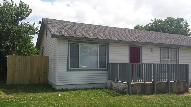 property at 1128 SW 39th St