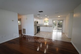 4109 E 99th Ave in Tampa, FL - Building Photo - Building Photo