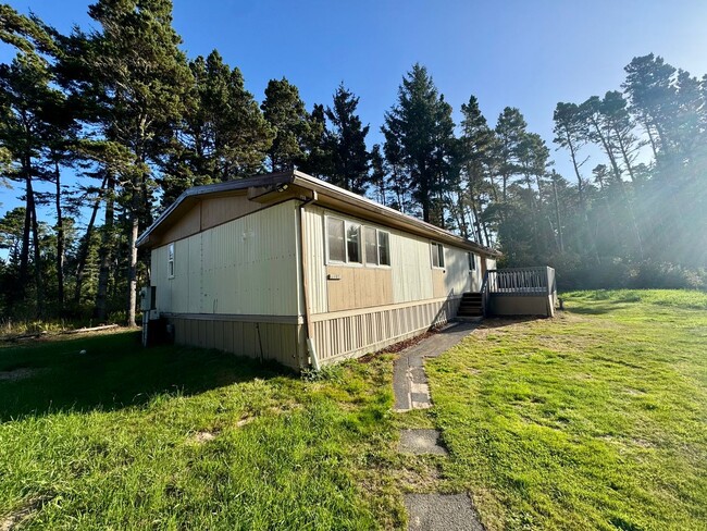 17401 Pacific Way in Long Beach, WA - Building Photo - Building Photo