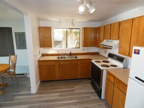 1405 W 5th St in Port Angeles, WA - Building Photo - Building Photo