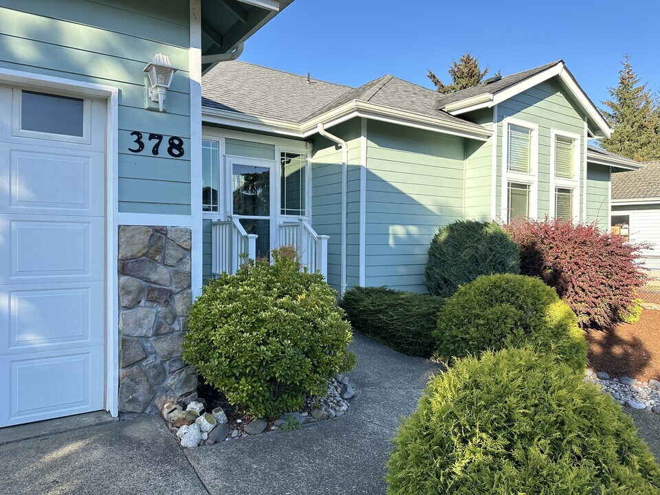 378 Lake Bay Loop SE in Ocean Shores, WA - Building Photo