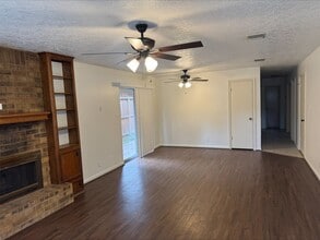 1702 Hazelwood St in Conroe, TX - Building Photo - Building Photo