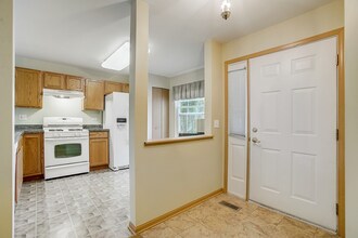 2314 Woodside Dr in Carpentersville, IL - Building Photo - Building Photo