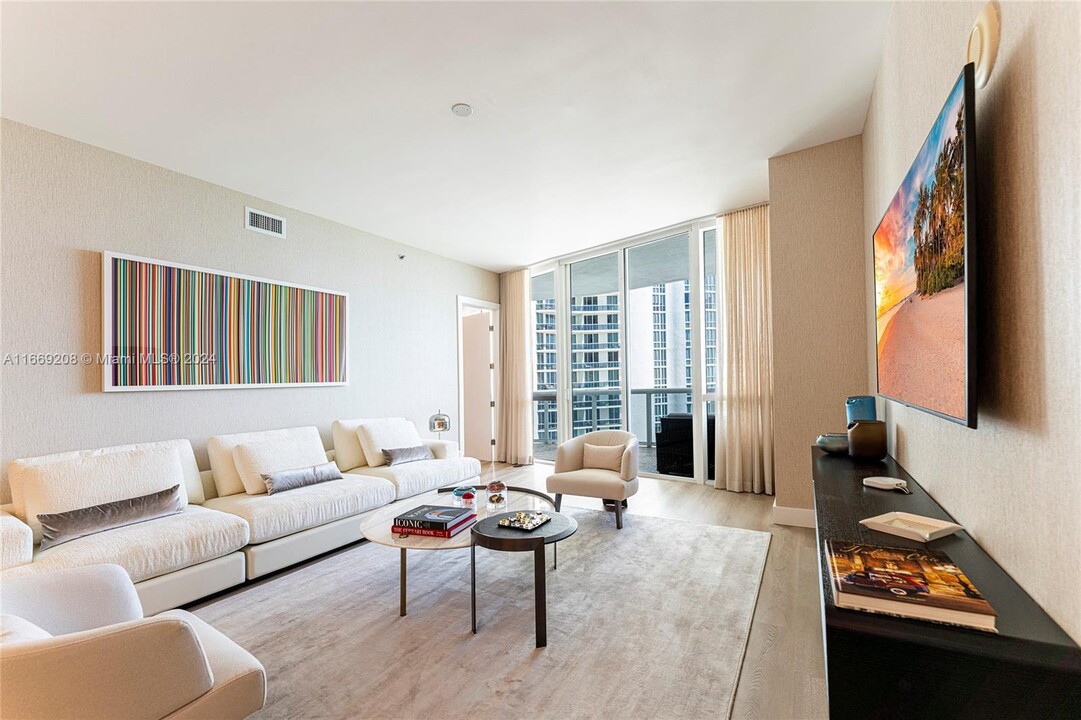 15901 Collins Ave, Unit 903 in Sunny Isles Beach, FL - Building Photo