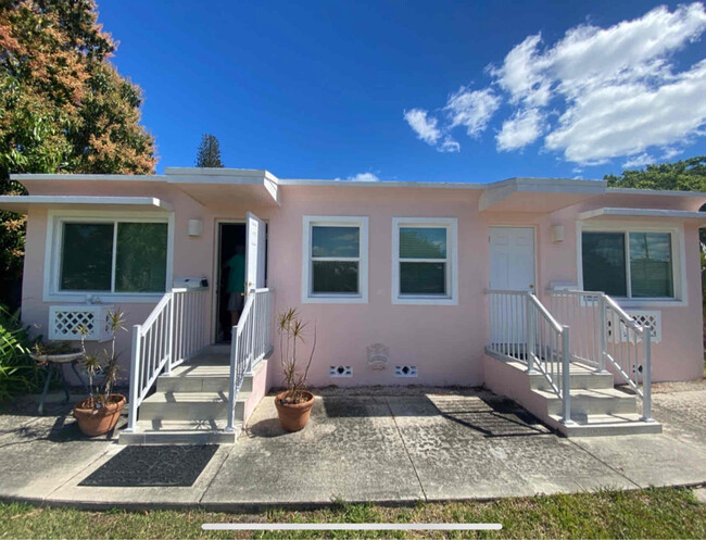 33 SE 12th St in Dania Beach, FL - Building Photo - Building Photo