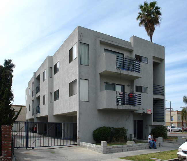 1165 Locust Ave in Long Beach, CA - Building Photo - Building Photo