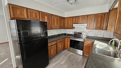 862 Oakland Rd NE in Cedar Rapids, IA - Foto de edificio - Building Photo