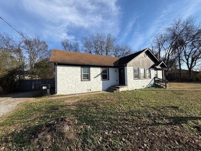 1118-1120 N Tennessee Blvd