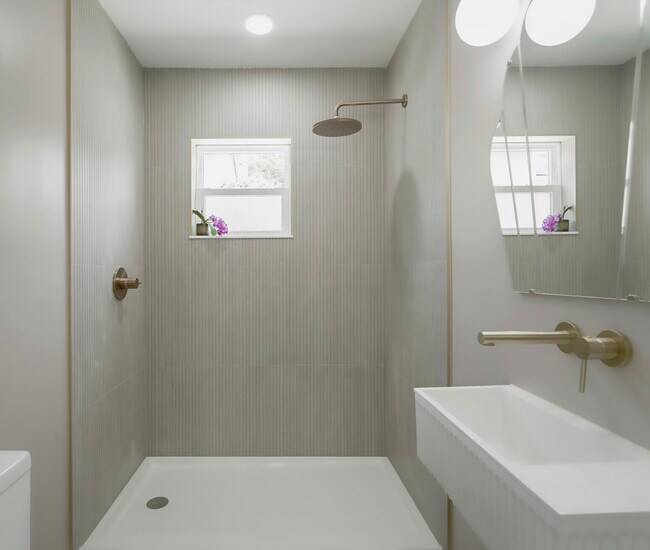 2152 7th Ave N, Unit Studio with private yard in St. Petersburg, FL - Building Photo - Building Photo