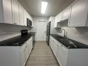 6910 Bay Dr in Miami Beach, FL - Building Photo - Building Photo