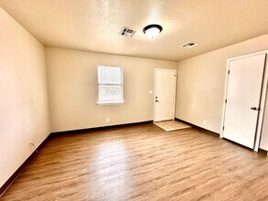 19 W Thatcher St in Edmond, OK - Building Photo - Building Photo