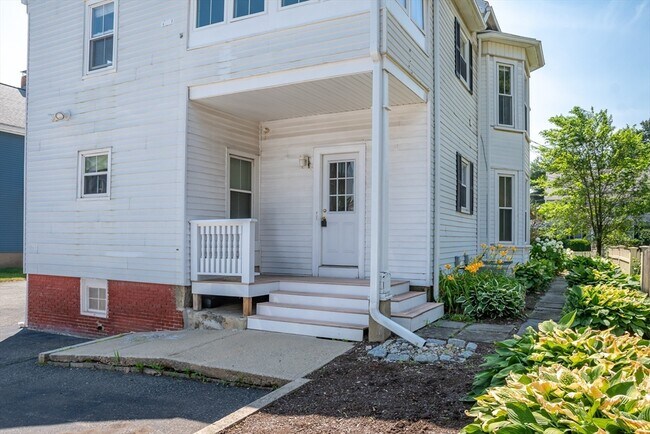 41 W Central St in Natick, MA - Building Photo - Building Photo