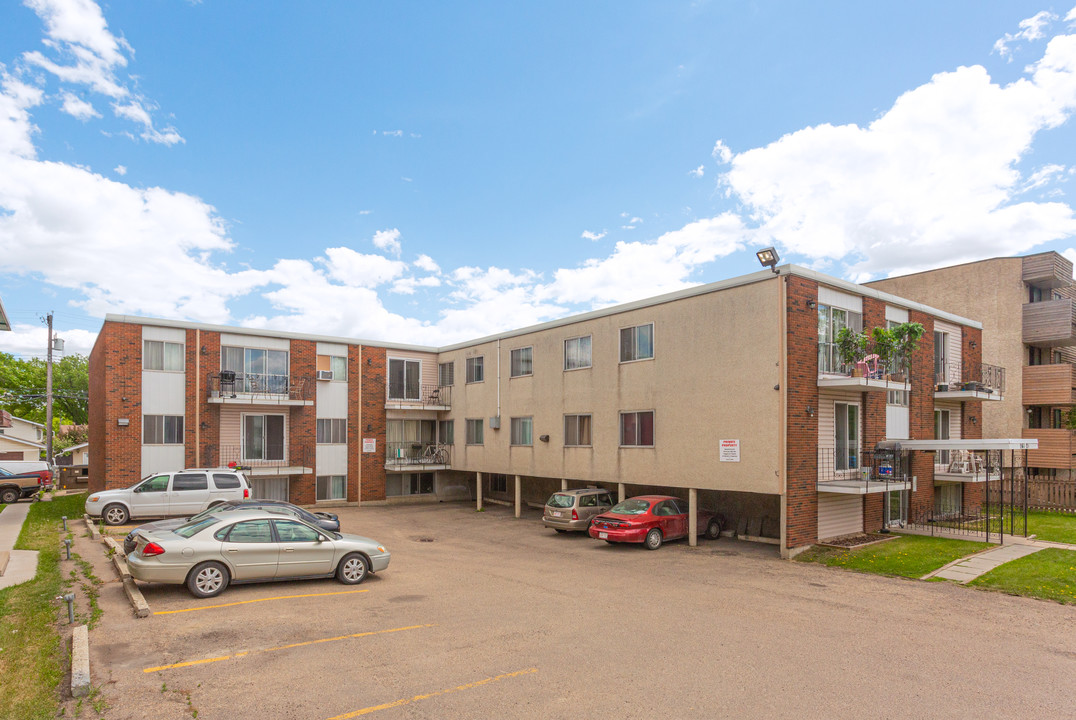 11639 124th St NW in Edmonton, AB - Building Photo