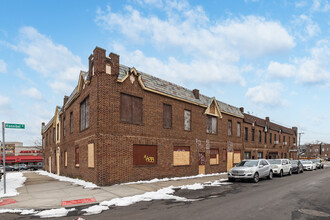 11302-06 Farmers Blvd in Saint Albans, NY - Foto de edificio - Building Photo